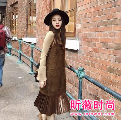 背带裙冬季来袭 减龄时尚两不误 背带裙冬季来袭 减龄时尚两不误