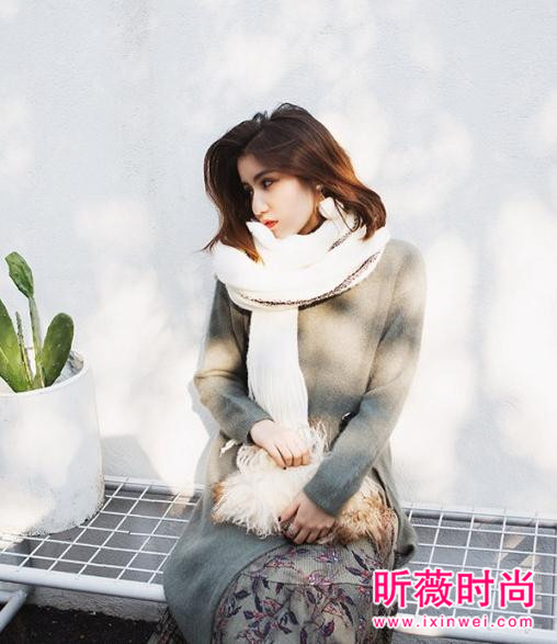 逛街来一件时尚毛衣 穿起来减龄又有范儿