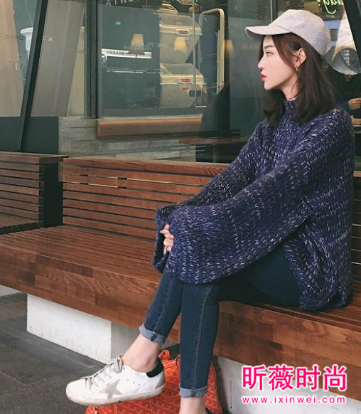 逛街来一件时尚毛衣 穿起来减龄又有范儿