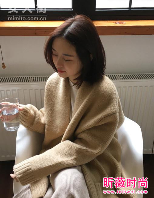 逛街来一件时尚毛衣 穿起来减龄又有范儿