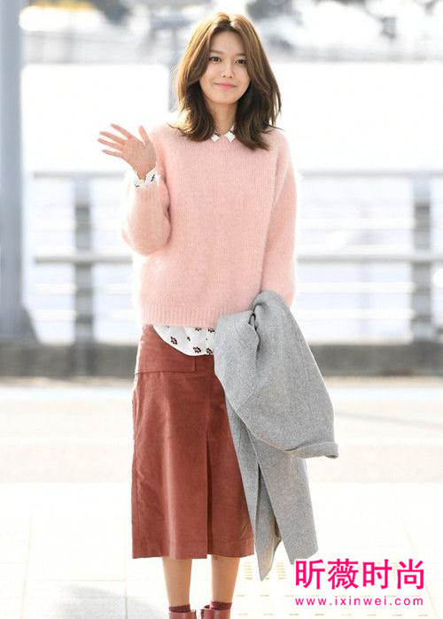 时尚衬衫搭配针织衫 轻松搞定早春清新范儿