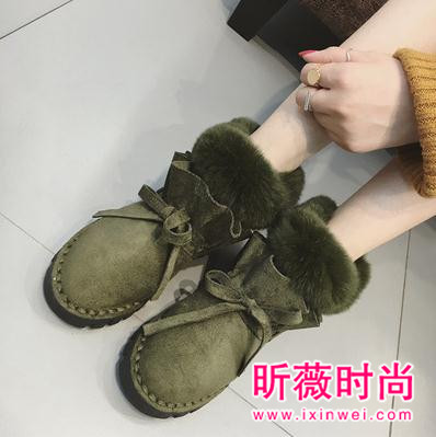 暖脚雪地靴更暖心 简单搭配好看又有型 暖脚雪地靴更暖心 简单搭配好看又有型