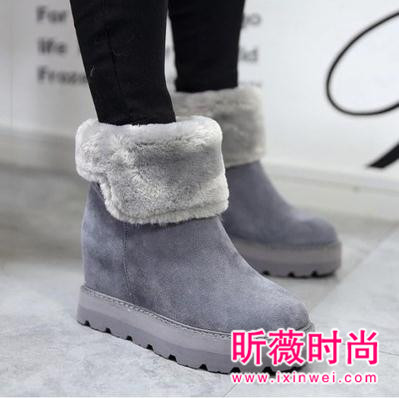 暖脚雪地靴更暖心 简单搭配好看又有型