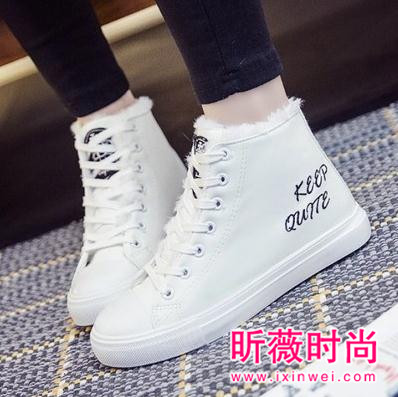 暖脚雪地靴更暖心 简单搭配好看又有型