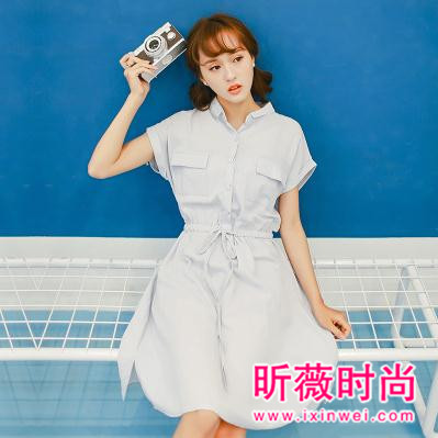 穿上这些漂亮的连衣裙 体现女生柔美绰约的风情