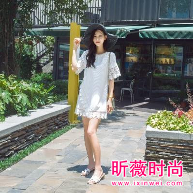 穿上这些漂亮的连衣裙 体现女生柔美绰约的风情 穿上这些漂亮的连衣裙 体现女生柔美绰约的风情