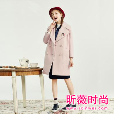 甜美淑女修身大衣来袭 这些流行款穿出你的气质