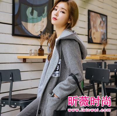 冬季时尚灰色呢子大衣 穿得简约大气又有质感