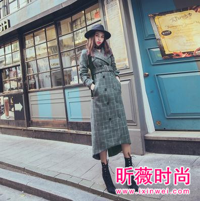 冬季时尚灰色呢子大衣 穿得简约大气又有质感