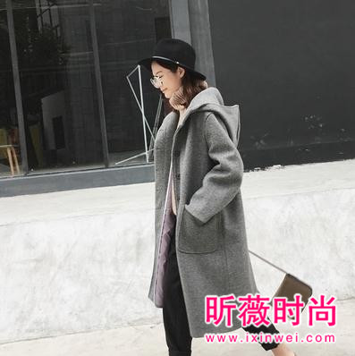 冬季时尚灰色呢子大衣 穿得简约大气又有质感
