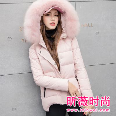 棉服比羽绒服更受欢迎 保暖还显瘦谁不喜欢 棉服比羽绒服更受欢迎 保暖还显瘦谁不喜欢