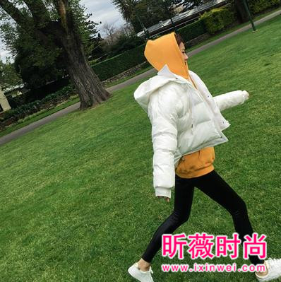 棉服比羽绒服更受欢迎 保暖还显瘦谁不喜欢