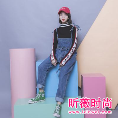 永葆年轻的秘密背带裤 款式复古但又不失潮流 永葆年轻的秘密背带裤 款式复古但又不失潮流