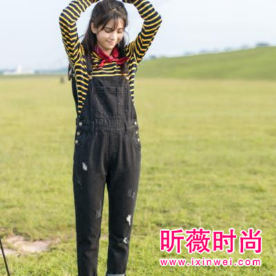 永葆年轻的秘密背带裤 款式复古但又不失潮流 永葆年轻的秘密背带裤 款式复古但又不失潮流