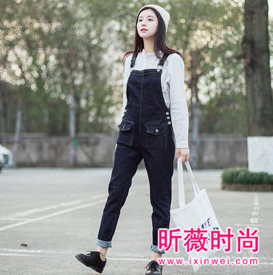 永葆年轻的秘密背带裤 款式复古但又不失潮流 永葆年轻的秘密背带裤 款式复古但又不失潮流