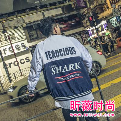 时尚达人玩转新潮流 男生只需帅气外衣 时尚达人玩转新潮流 男生只需帅气外衣