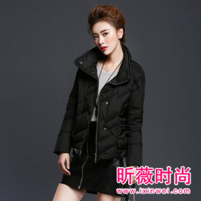 冬季时尚短款羽绒服 拥有盛世美颜不是梦
