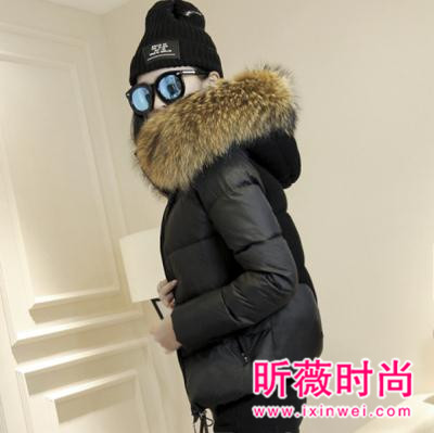 冬季时尚短款羽绒服 拥有盛世美颜不是梦