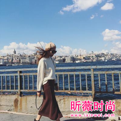 冬季美丽的半身裙 衬托你的优雅气质