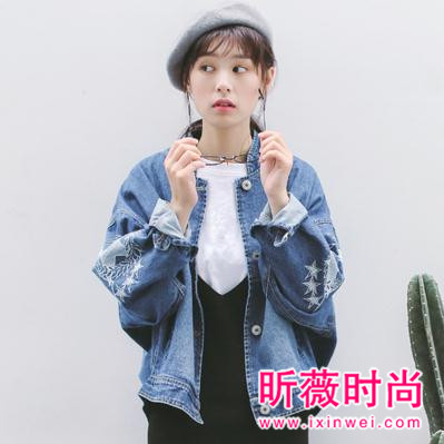 时尚牛仔衣VS棒球衫 哪个才是街拍女王？