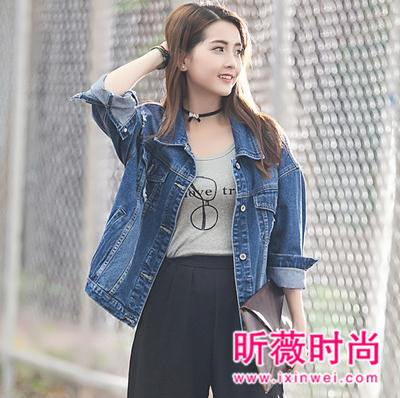 时尚牛仔衣VS棒球衫 哪个才是街拍女王？