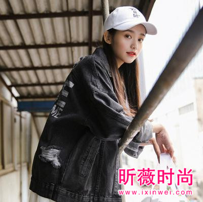 时尚牛仔衣VS棒球衫 哪个才是街拍女王？