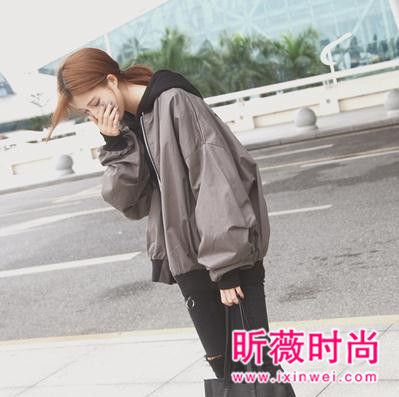 时尚牛仔衣VS棒球衫 哪个才是街拍女王？