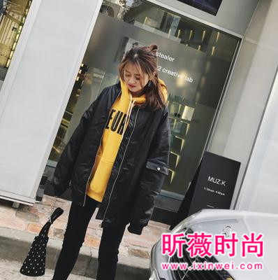 时尚牛仔衣VS棒球衫 哪个才是街拍女王？