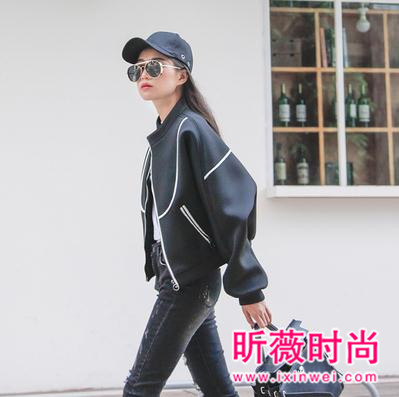 时尚牛仔衣VS棒球衫 哪个才是街拍女王？