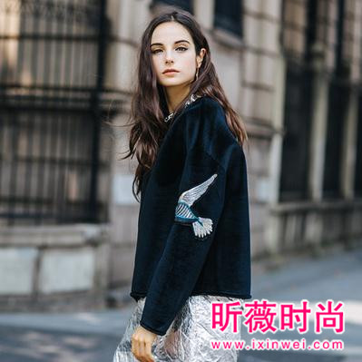 这些时尚流行的卫衣 俏皮随性减龄吸睛