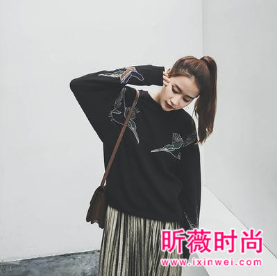 这些时尚流行的卫衣 俏皮随性减龄吸睛