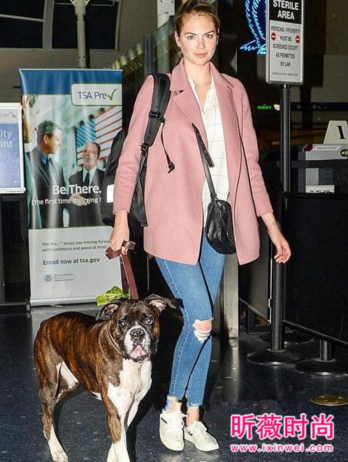 2017年流行色淡山茱萸粉穿搭 显瘦显高少女心爆棚