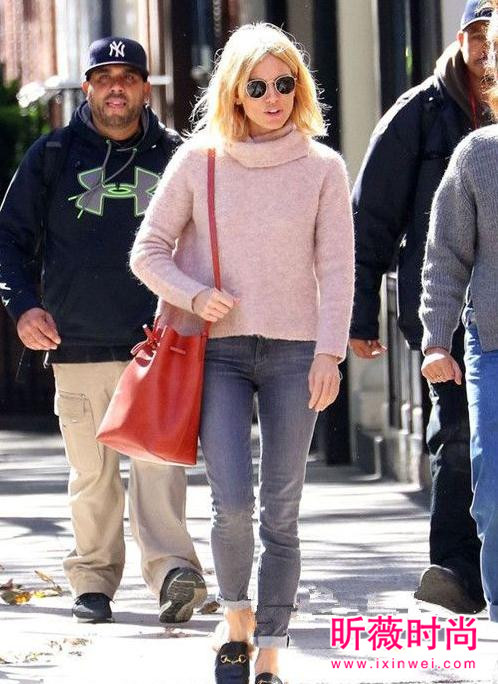 2017年流行色淡山茱萸粉穿搭 显瘦显高少女心爆棚