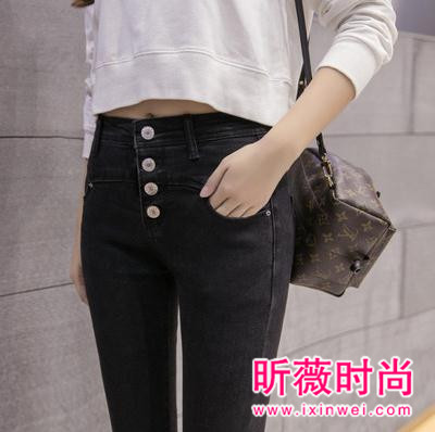 时尚又百搭的牛仔裤 穿起来很凸显气质 时尚又百搭的牛仔裤 穿起来很凸显气质