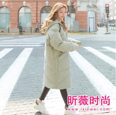 暖色系棉服街头风格 搭配暖色系衣鞋超赞