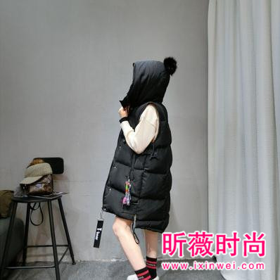 甜美简约而不简单 马甲够你美一个冬季