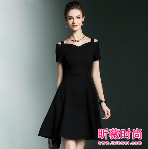 冬季时尚经典黑色穿搭 衣橱里必备的黑色单品