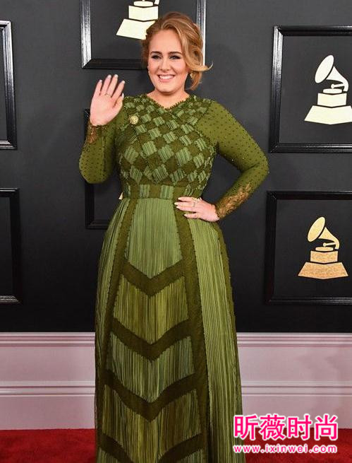 第59届格莱美红毯造型 众女星斗艳张靓颖大秀美胸