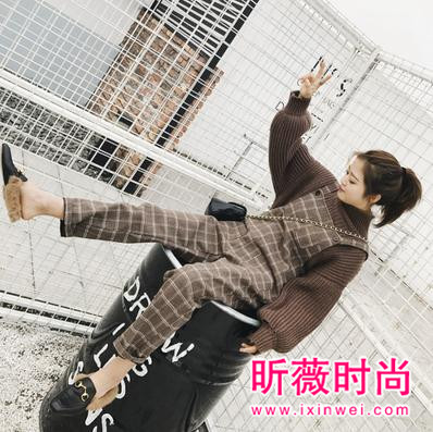 背带单品经久不衰 穿出复古名媛气质 背带单品经久不衰 穿出复古名媛气质