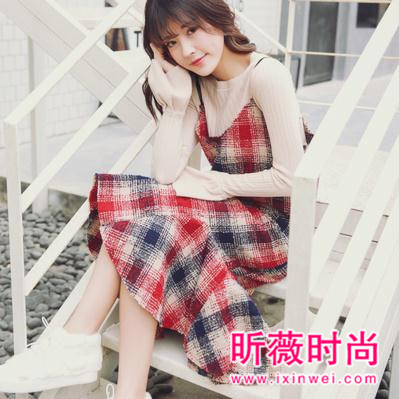 背带单品经久不衰 穿出复古名媛气质 背带单品经久不衰 穿出复古名媛气质