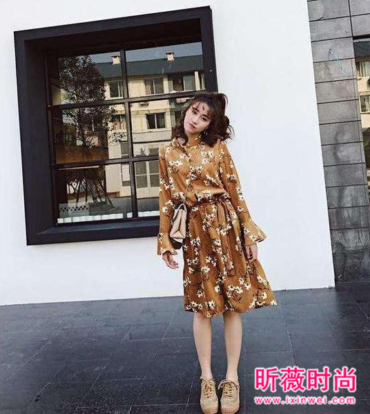 情人节换上连衣裙 来一场浪漫的约会吧