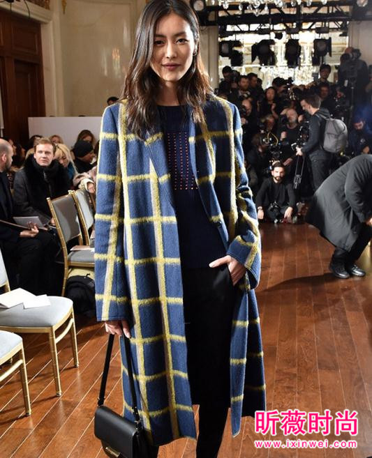 开春换上时髦轻便的外套 跟刘雯唐嫣学时尚穿搭