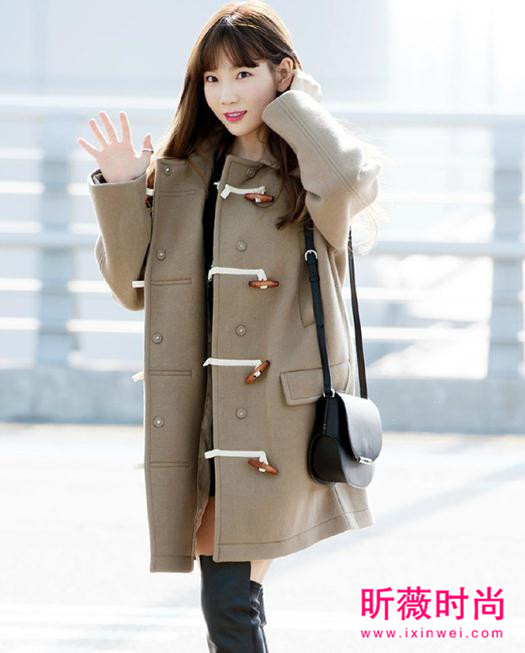 开春换上时髦轻便的外套 跟刘雯唐嫣学时尚穿搭