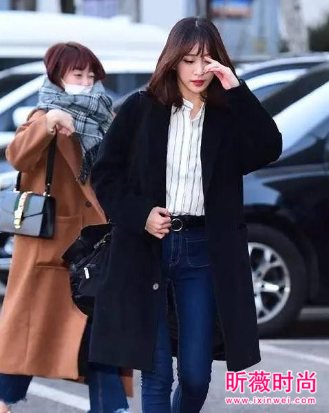 开春换上时髦轻便的外套 跟刘雯唐嫣学时尚穿搭