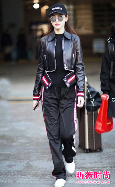 唐嫣机场街拍越穿越美 甜美帅气造型轻松驾驭