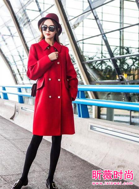 唐嫣机场街拍越穿越美 甜美帅气造型轻松驾驭