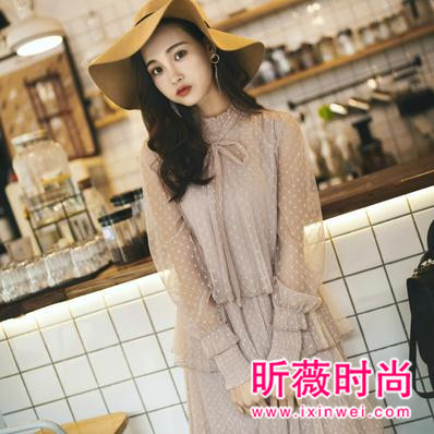 春季长裙如何搭配好看？长裙这样穿又暖又美