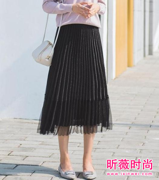 春季流行什么服饰单品？穿对长裙显高又优雅