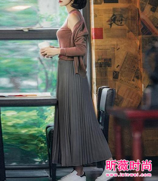 春季流行什么服饰单品？穿对长裙显高又优雅