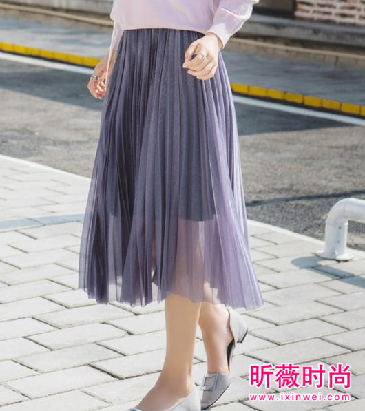 半身长裙配什么上衣？刷爆时尚圈的半身裙这么美